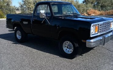 Dodge-Power-wagon-1978-Black-Black-2