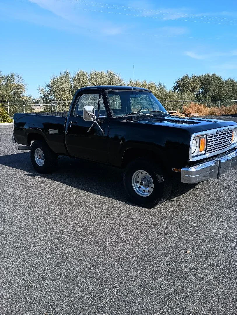 Dodge-Power-wagon-1978-Black-Black-2