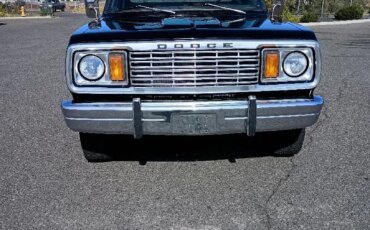 Dodge-Power-wagon-1978-Black-Black-6