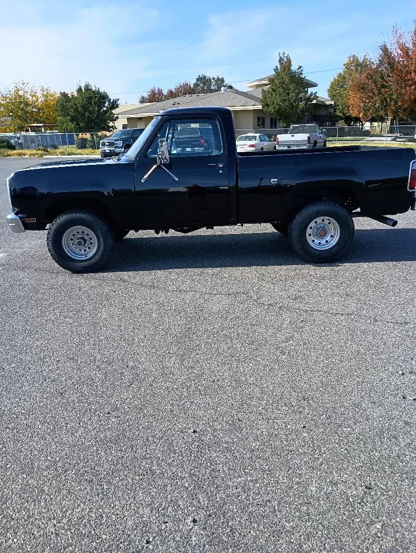 Dodge-Power-wagon-1978-Black-Black
