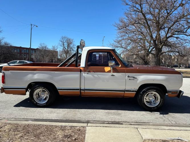 Dodge-Ram-1980-White-Gold-14
