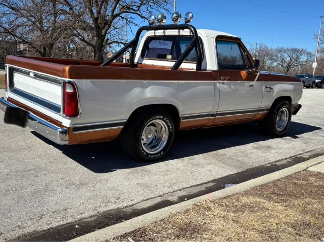 Dodge-Ram-1980-White-Gold-15