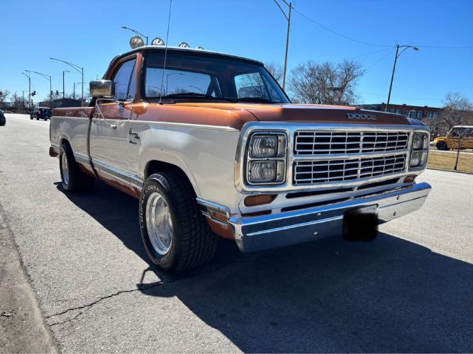 Dodge-Ram-1980-White-Gold-2