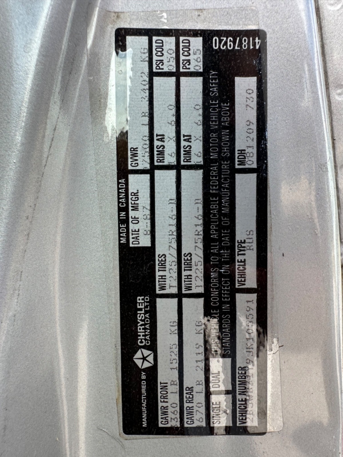 Dodge-Ram-2500-1988-33