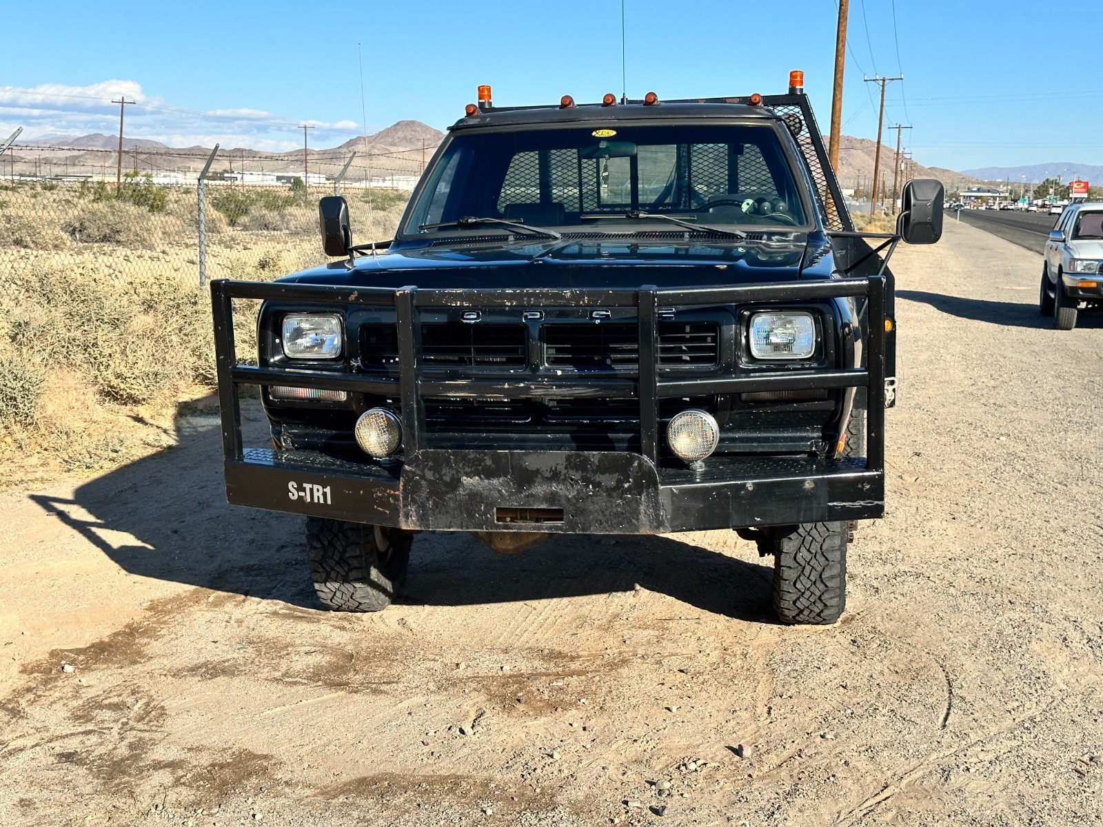 Dodge-Ram-2500-1991-Cab-Chassis-1