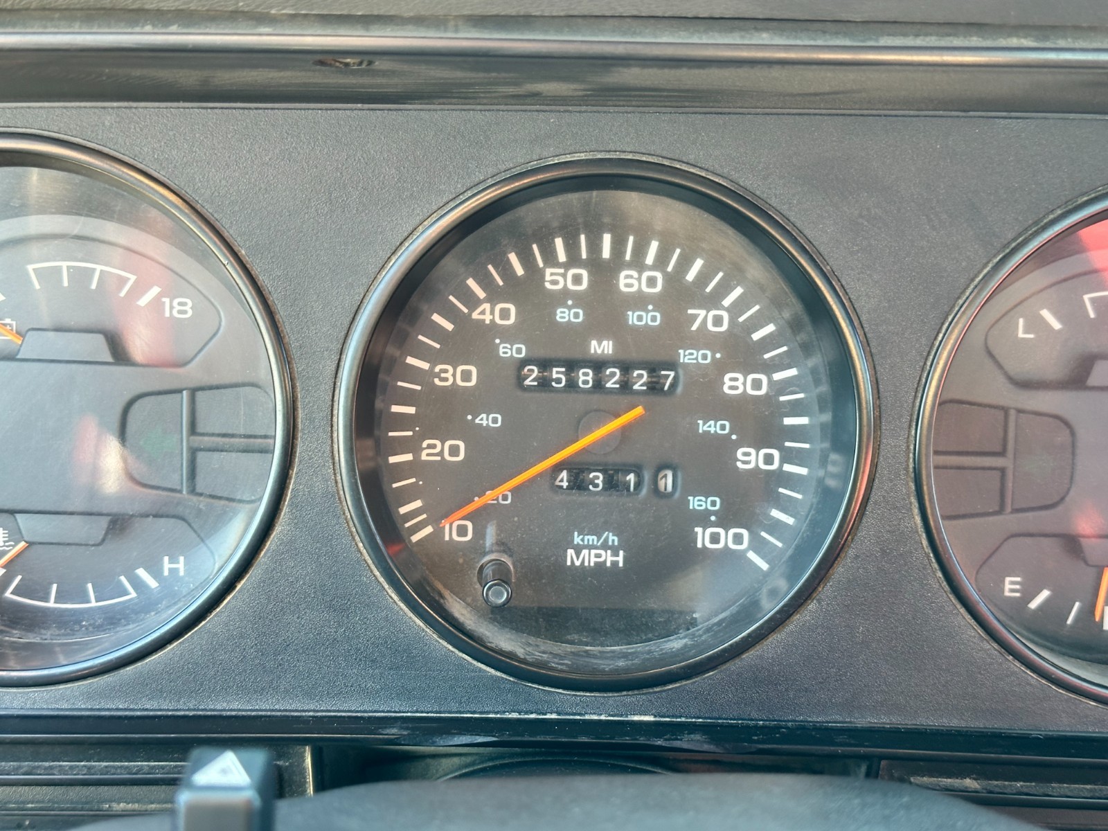 Dodge-Ram-2500-1991-Cab-Chassis-16