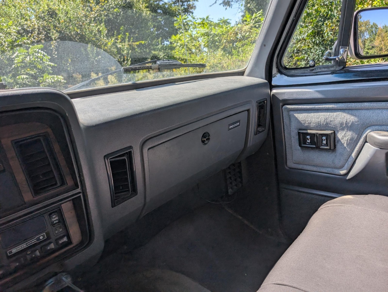 Dodge-Ram-2500-1992-23