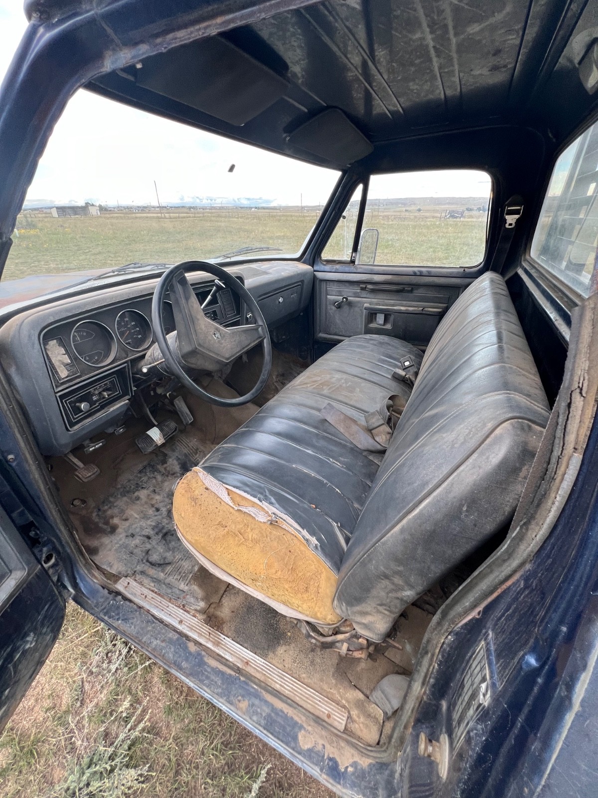 Dodge-Ram-D350-survivor-truck-1-ton-1984-truck-11