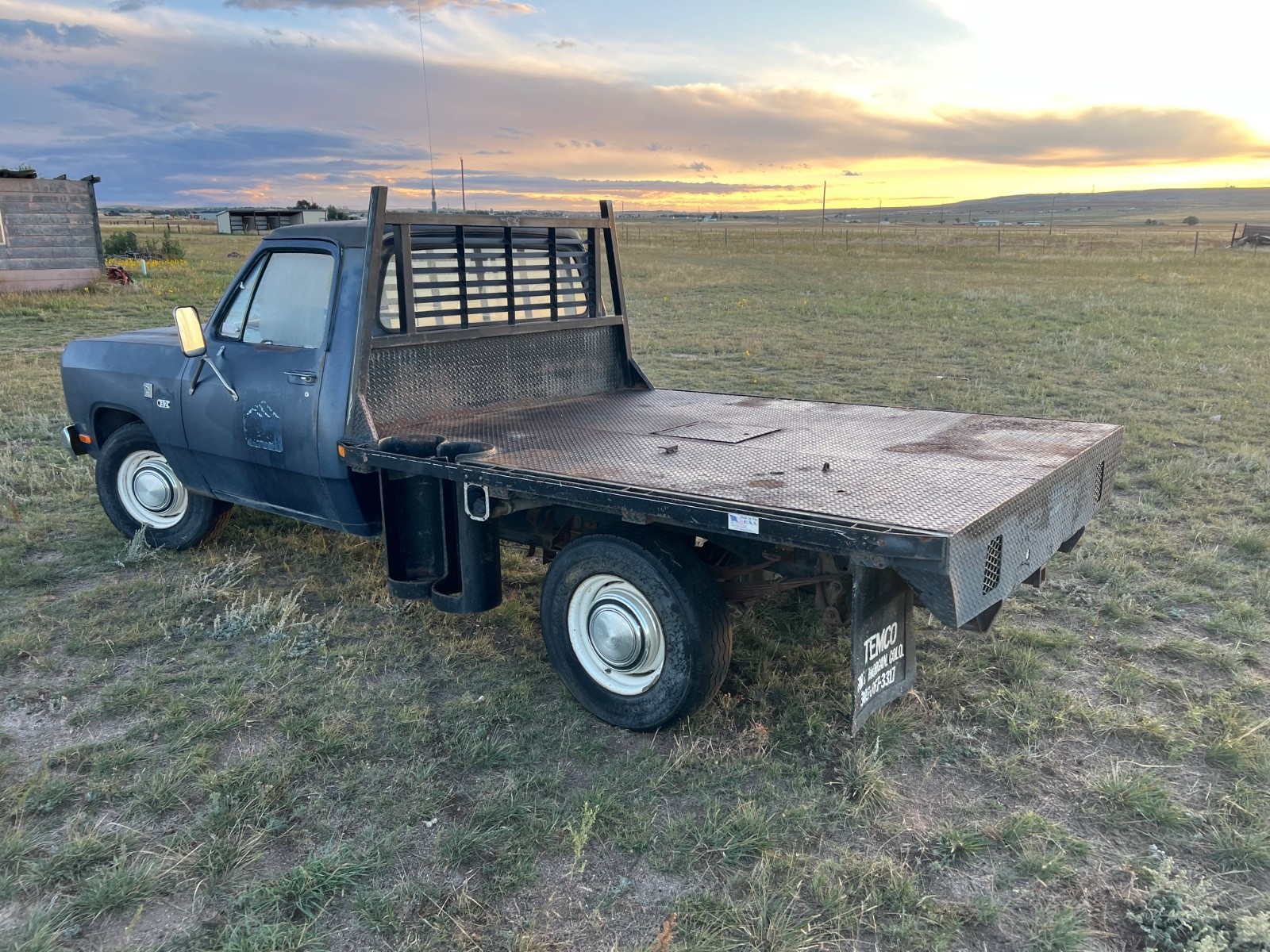 Dodge-Ram-D350-survivor-truck-1-ton-1984-truck-4