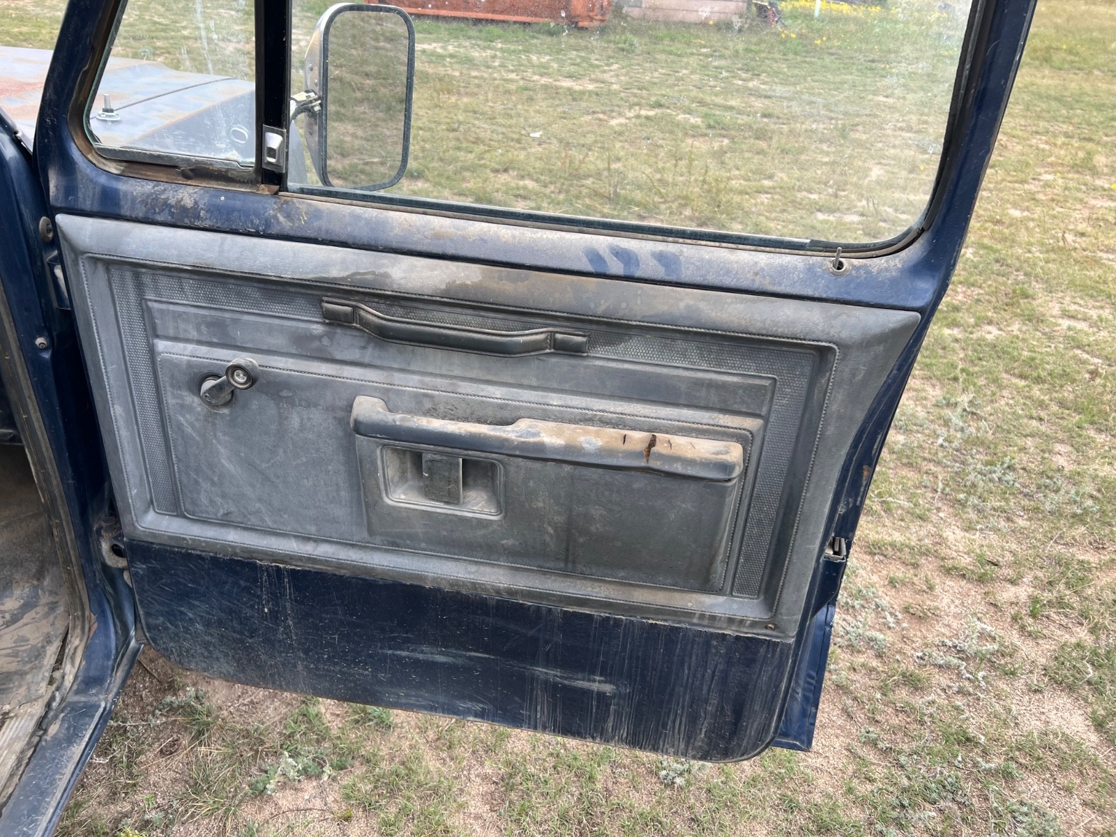 Dodge-Ram-D350-survivor-truck-1-ton-1984-truck-6