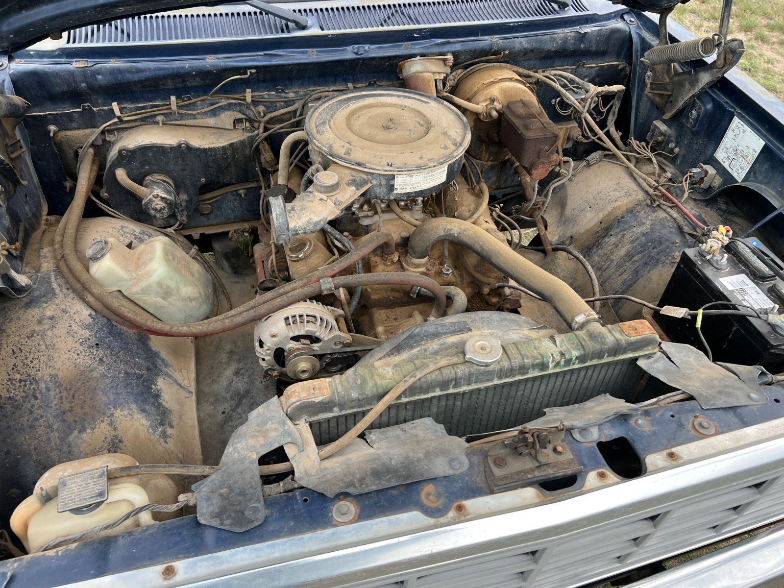 Dodge-Ram-D350-survivor-truck-1-ton-1984-truck-8