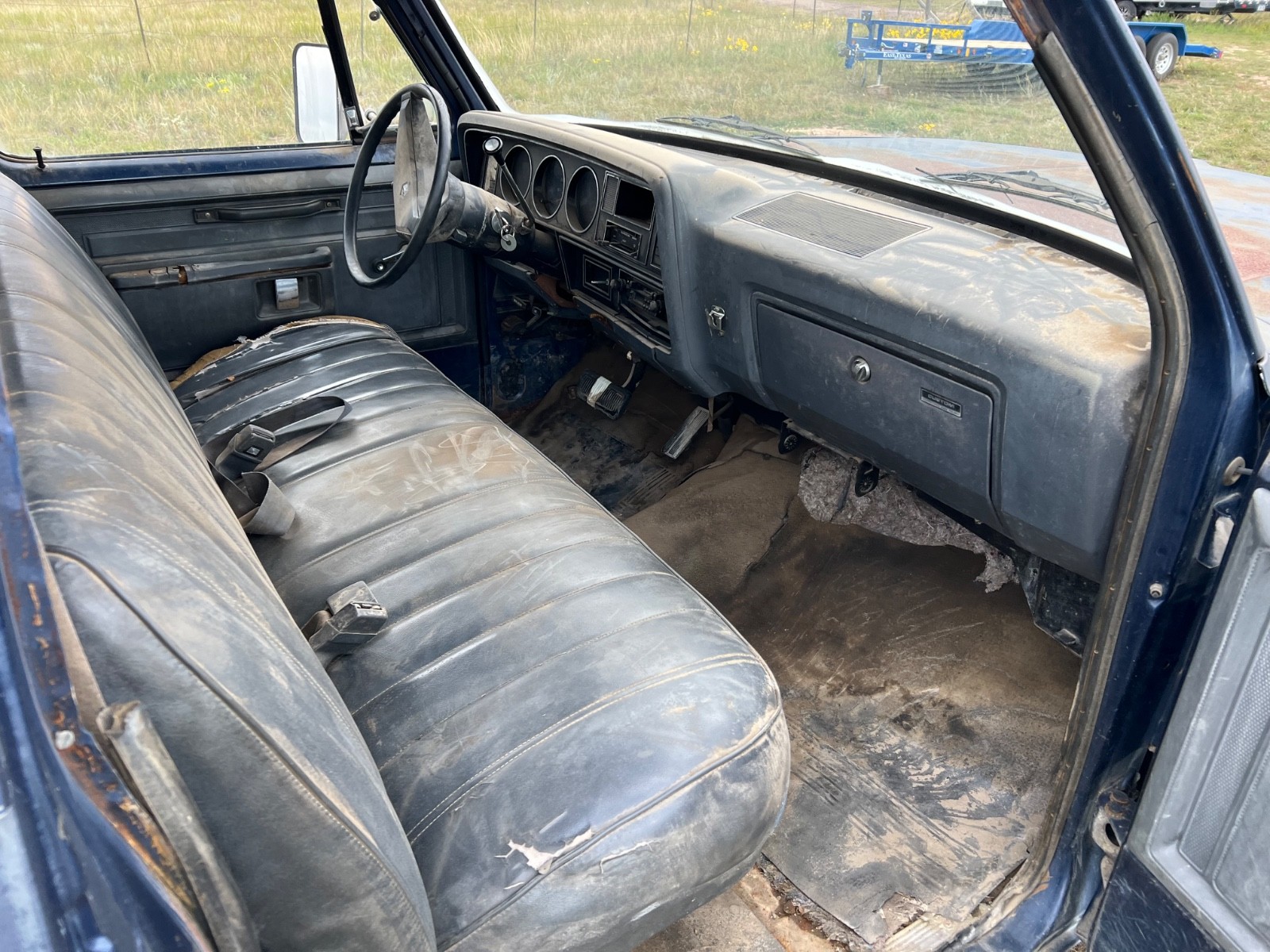 Dodge-Ram-D350-survivor-truck-1-ton-1984-truck-9
