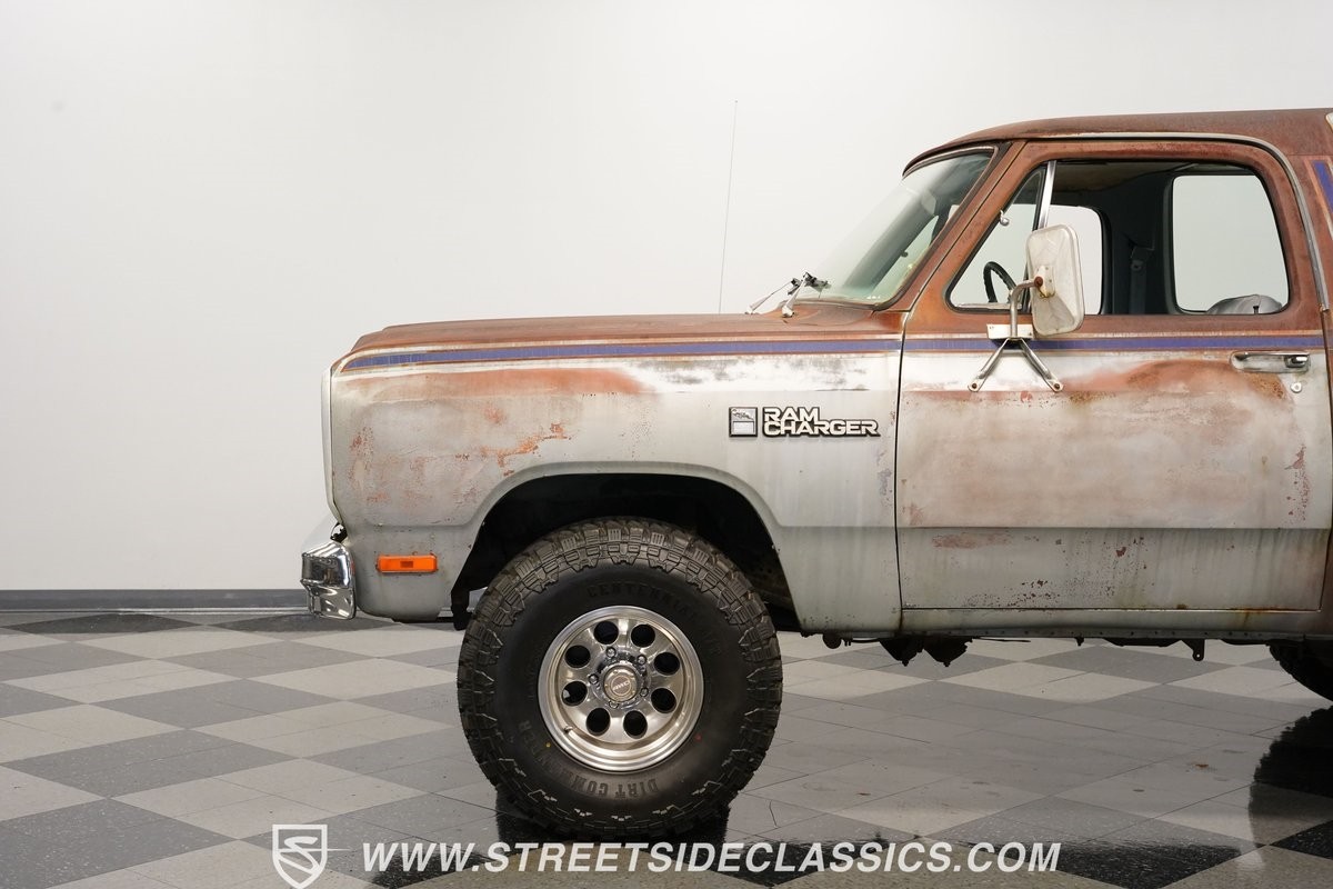 Dodge-Ramcharger-1982-SUV-23
