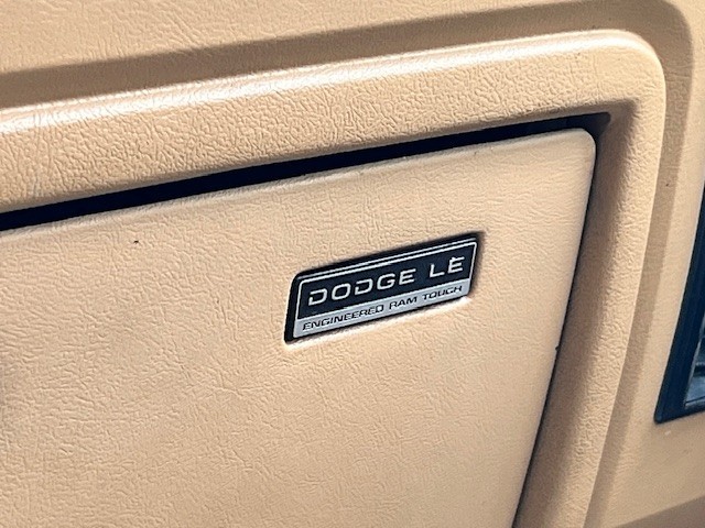 Dodge-Ramcharger-1989-SUV-16