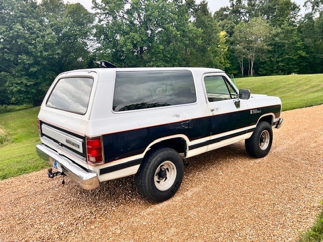 Dodge-Ramcharger-1989-SUV-2