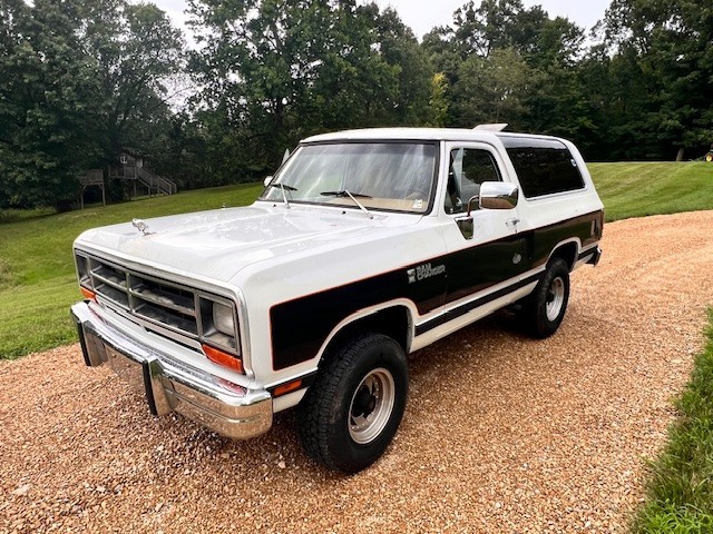 Dodge-Ramcharger-1989-SUV-7
