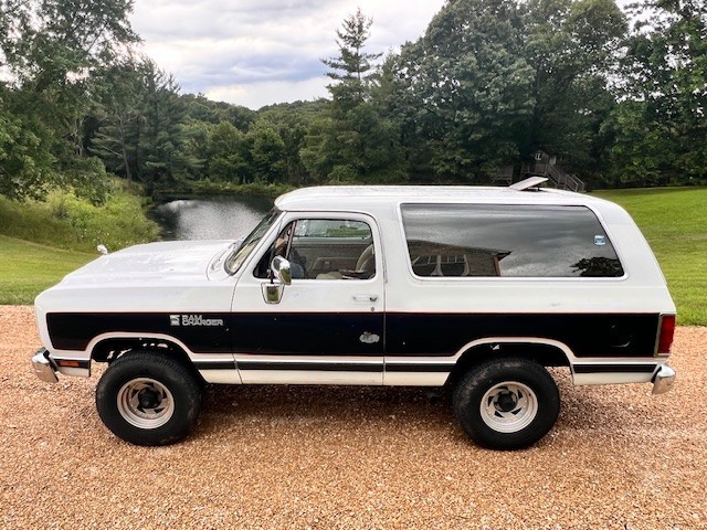 Dodge-Ramcharger-1989-SUV-8