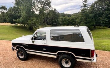 Dodge-Ramcharger-1989-SUV-9