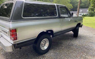 Dodge-Ramcharger-4wd-1987-Red-10