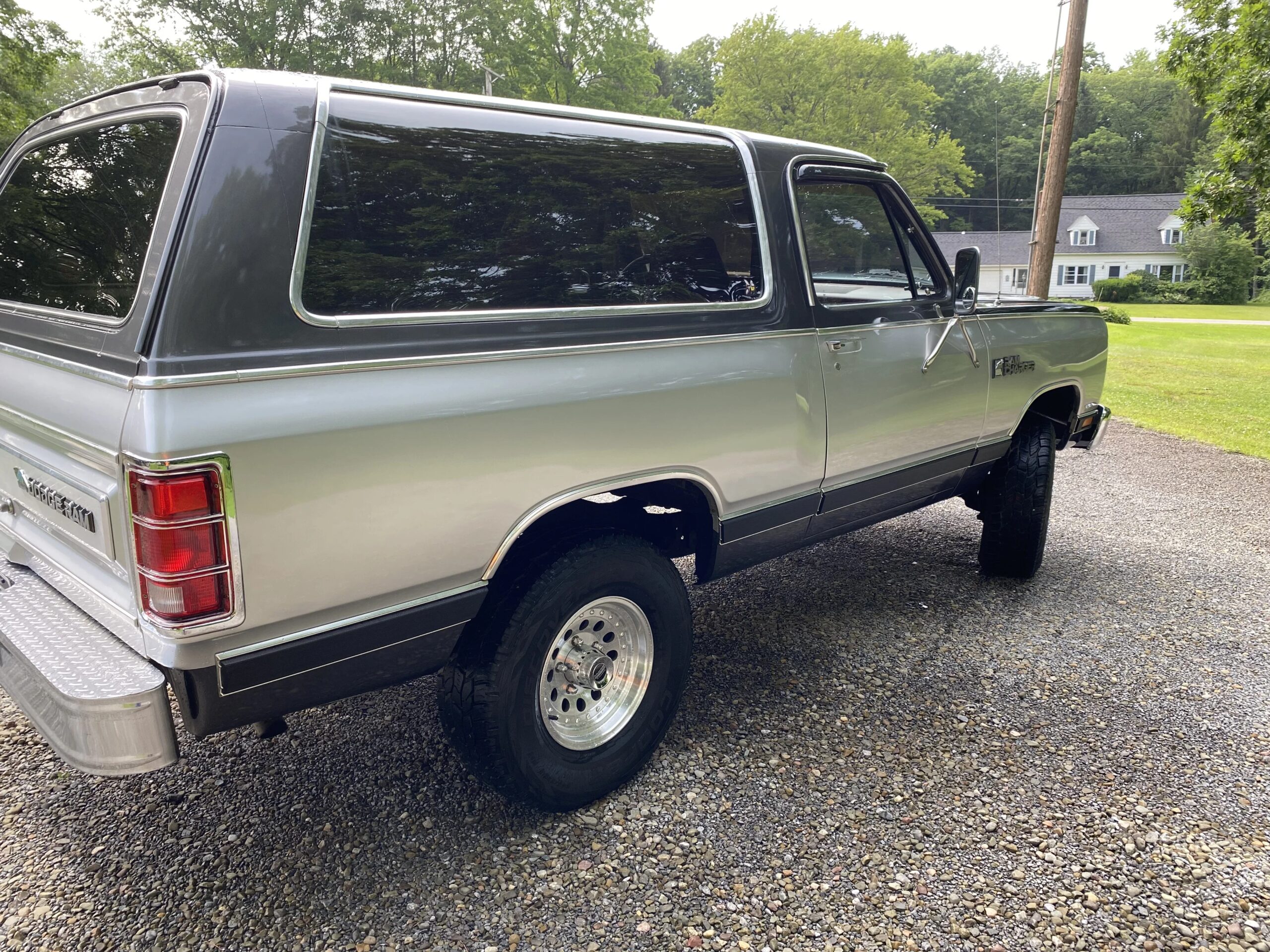Dodge-Ramcharger-4wd-1987-Red-10
