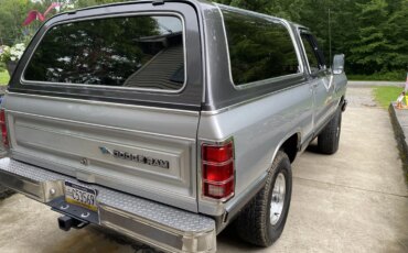 Dodge-Ramcharger-4wd-1987-Red-13