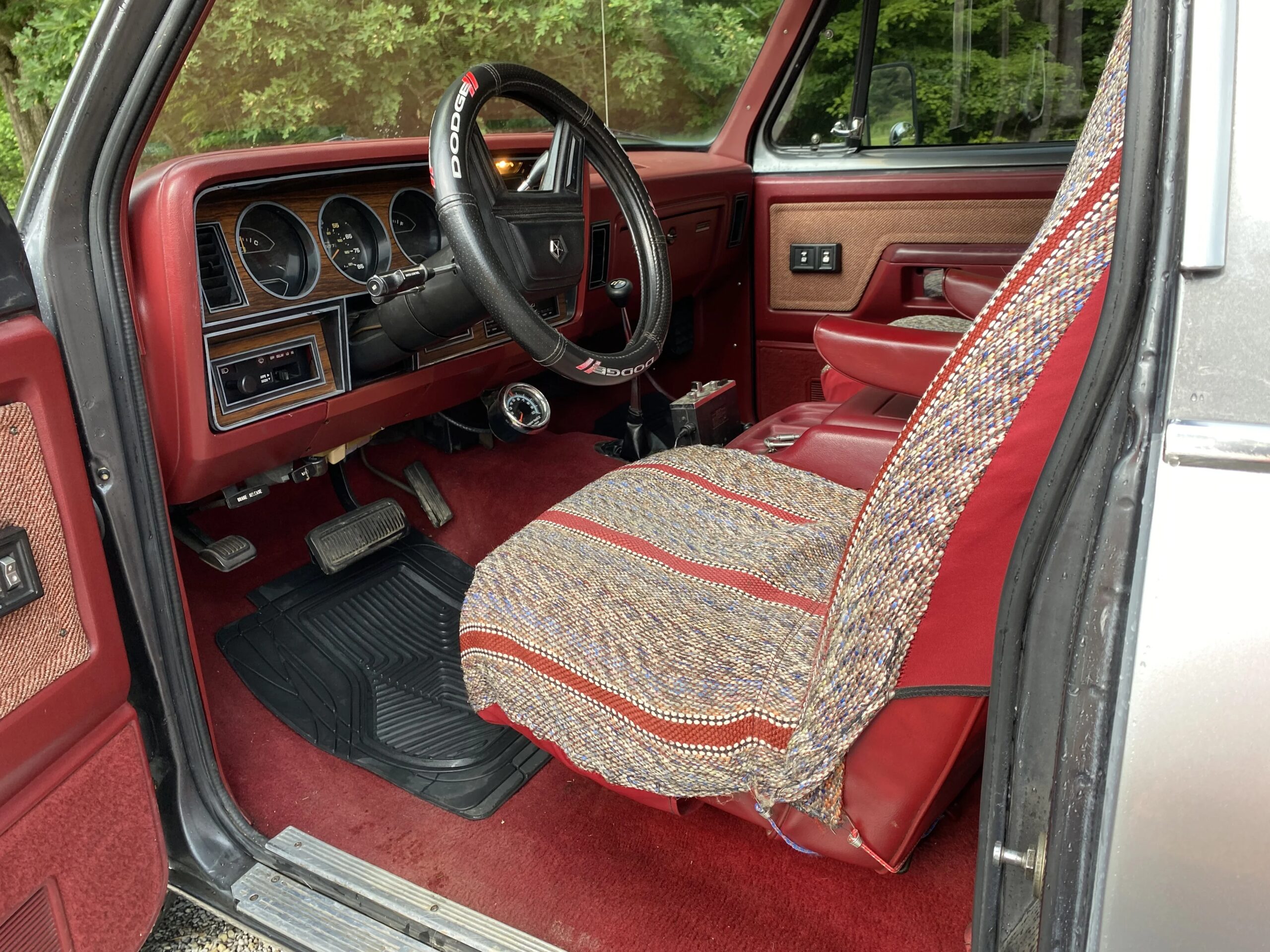 Dodge-Ramcharger-4wd-1987-Red-16
