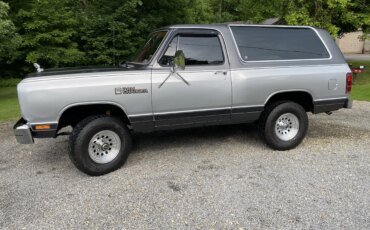 Dodge-Ramcharger-4wd-1987-Red