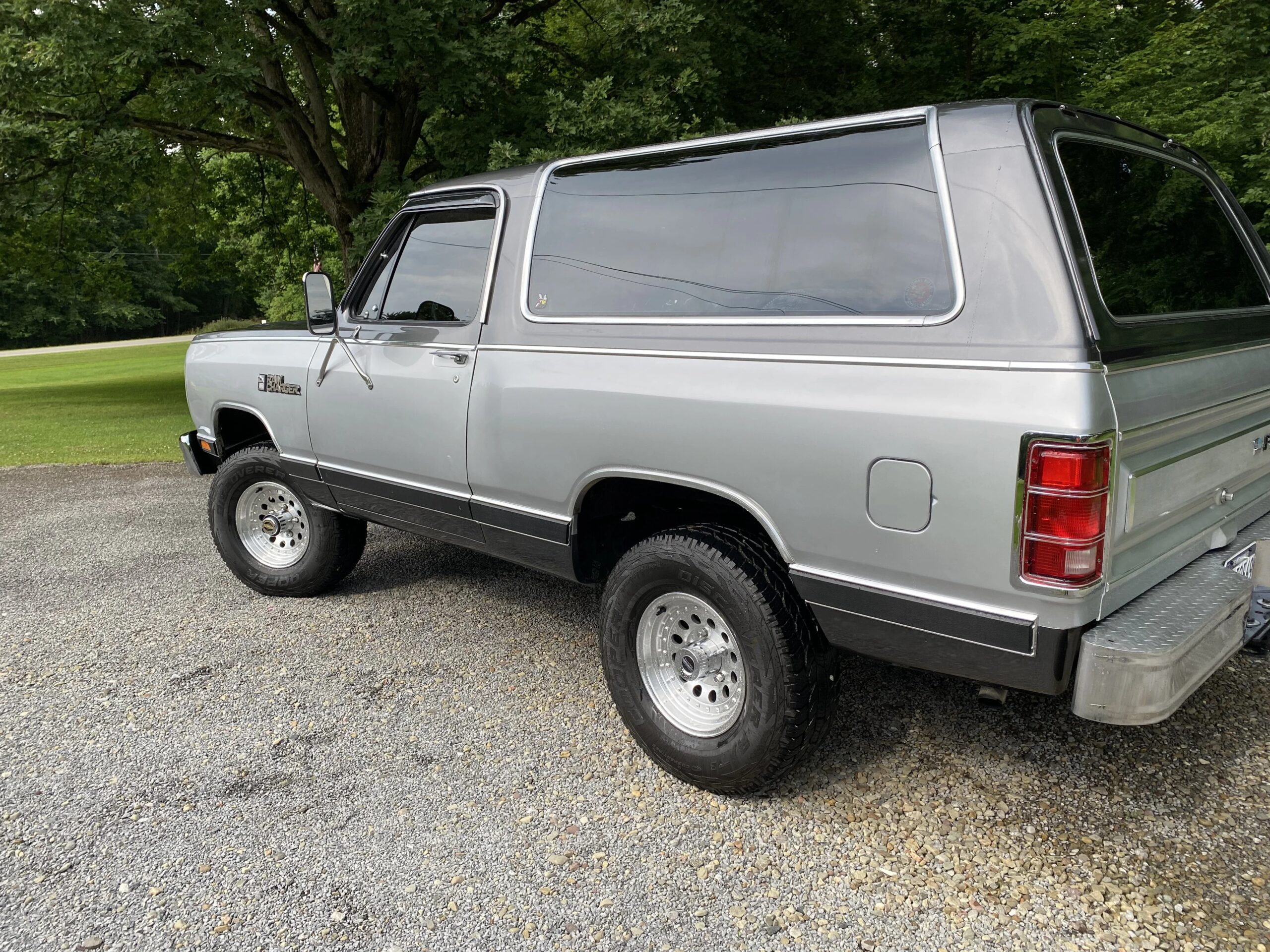 Dodge-Ramcharger-4wd-1987-Red-8