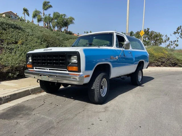 Dodge-Ramcharger-aw-100-4wd-1985-Blue-Blue-1