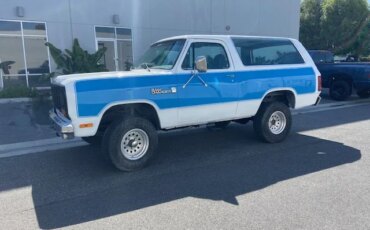 Dodge-Ramcharger-aw-100-4wd-1985-Blue-Blue