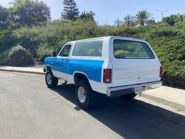 Dodge-Ramcharger-aw-100-4wd-1985-Blue-Blue-8