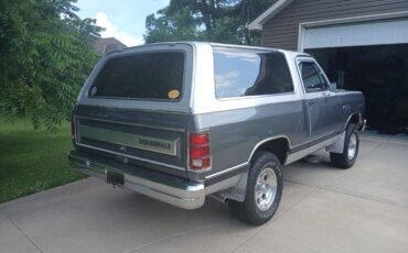 Dodge-Ramcharger-aw-100-4wd-1986-Silver-Red-1