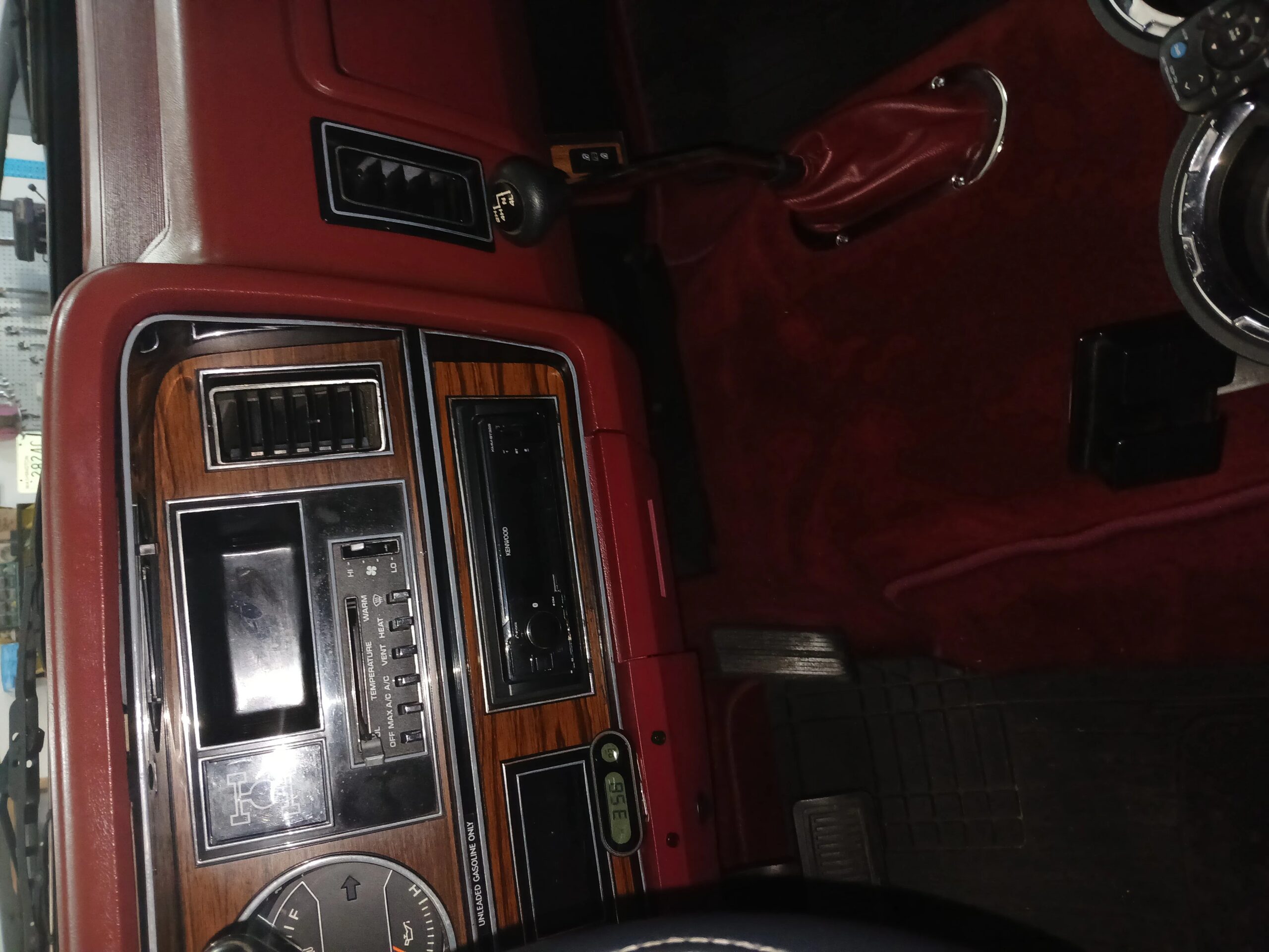 Dodge-Ramcharger-aw-100-4wd-1986-Silver-Red-12