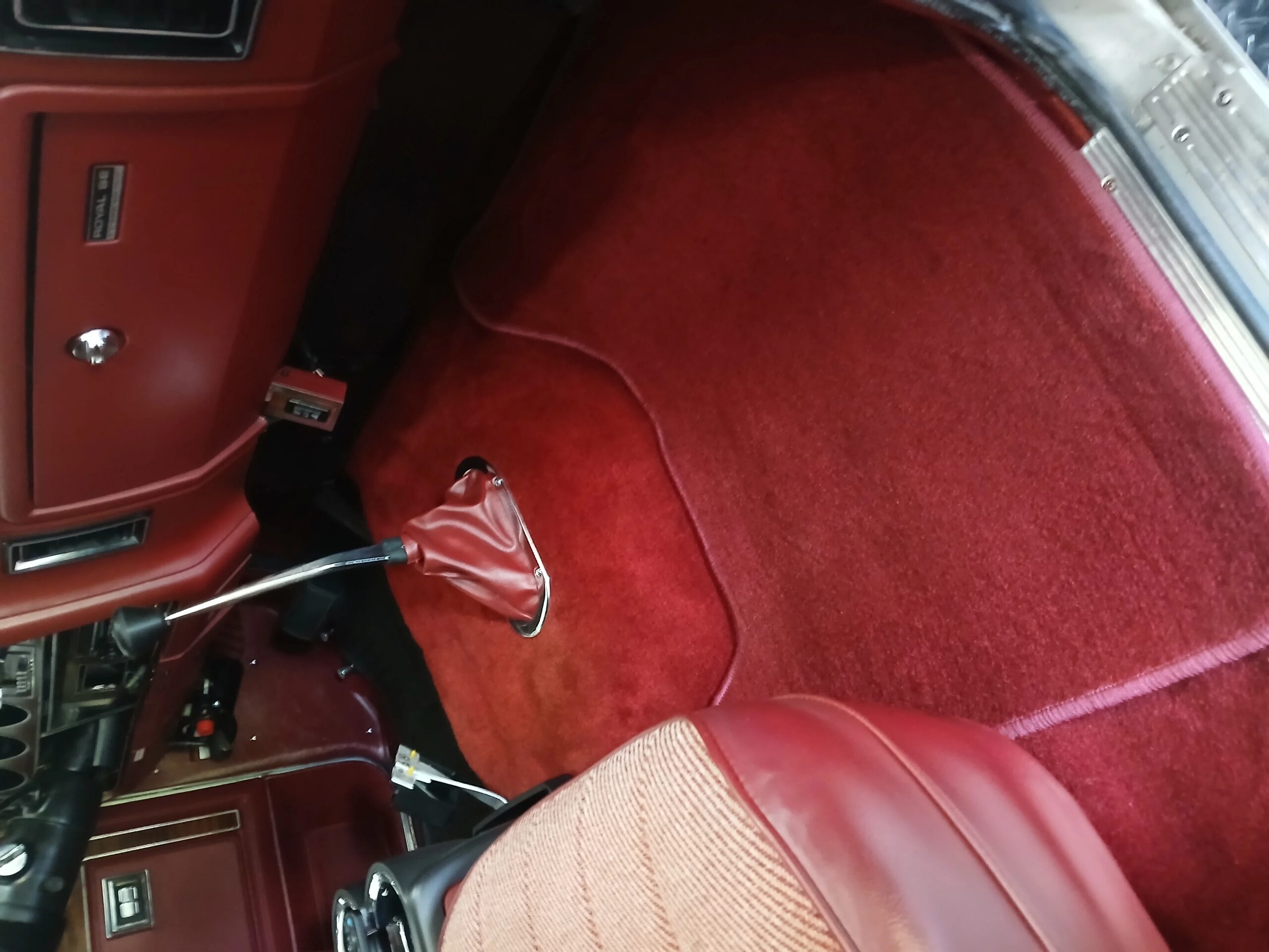 Dodge-Ramcharger-aw-100-4wd-1986-Silver-Red-13