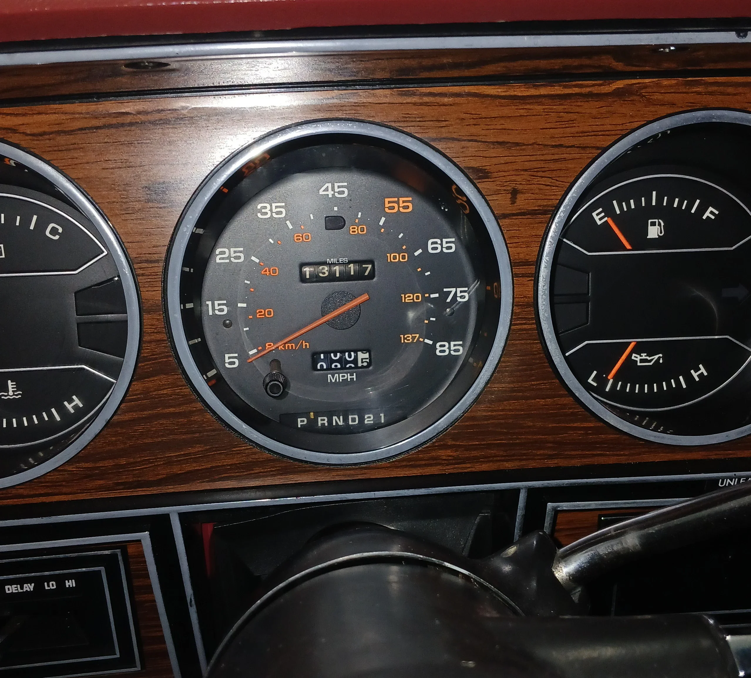 Dodge-Ramcharger-aw-100-4wd-1986-Silver-Red-14