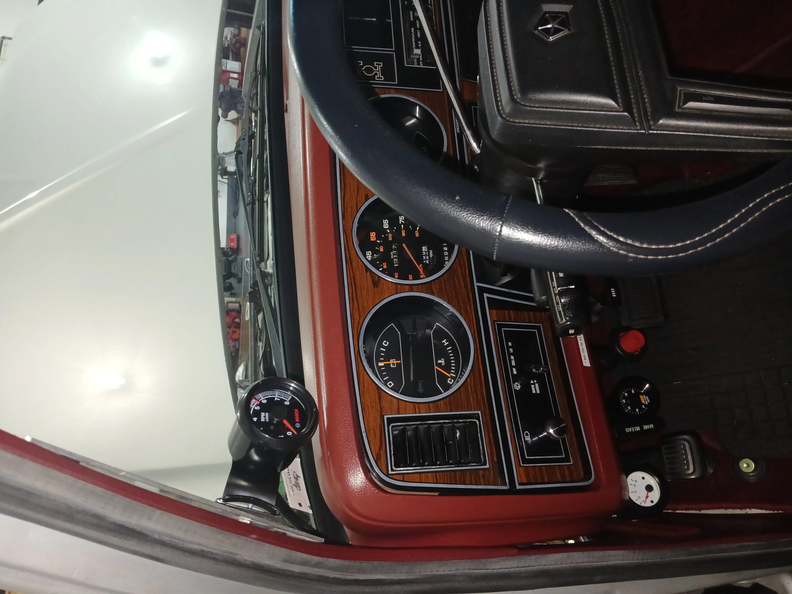 Dodge-Ramcharger-aw-100-4wd-1986-Silver-Red-16