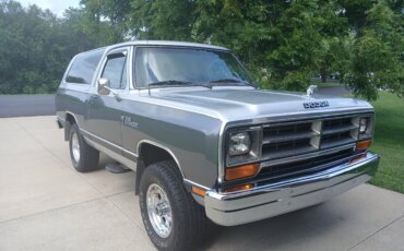 Dodge-Ramcharger-aw-100-4wd-1986-Silver-Red-2