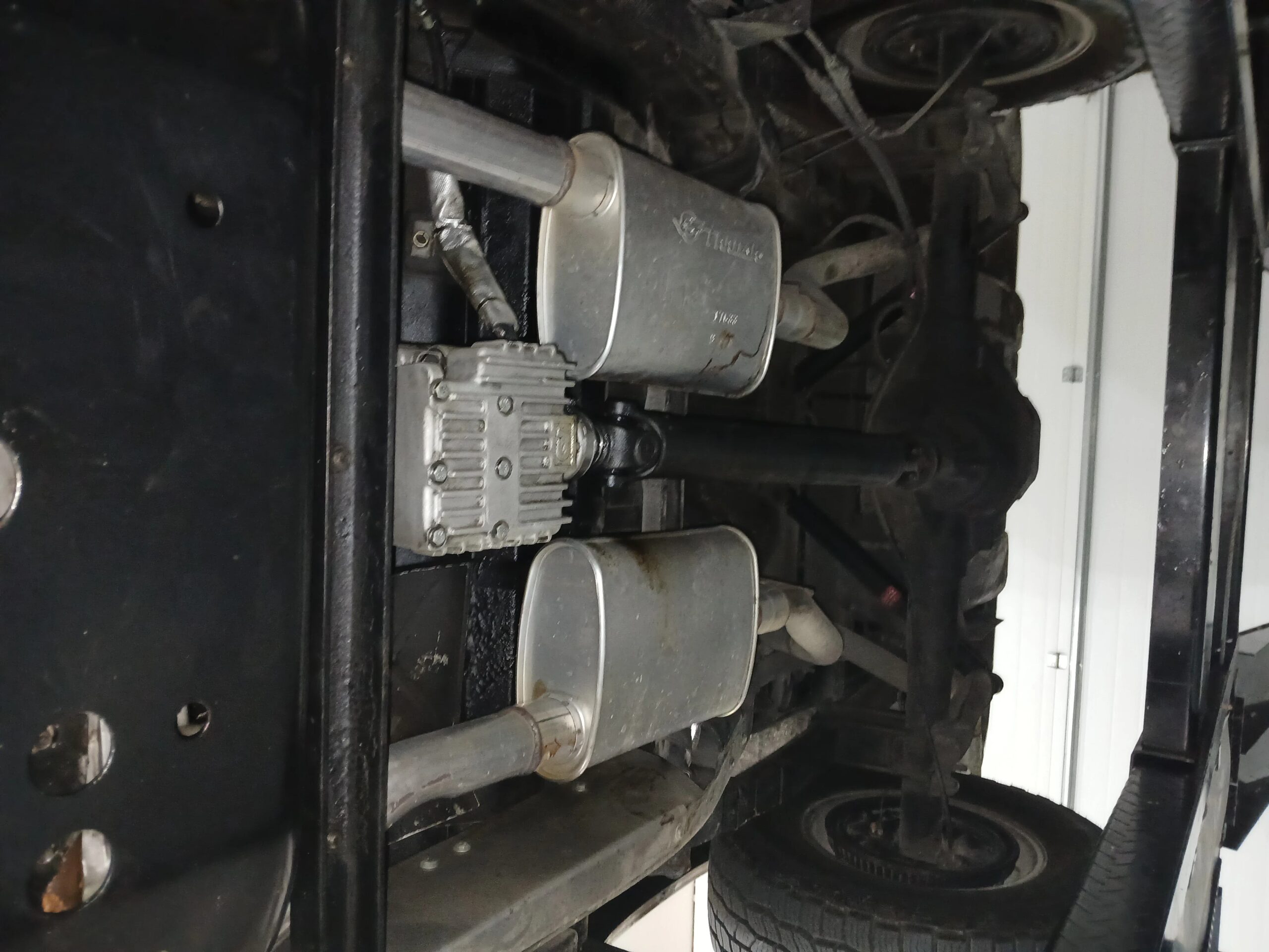 Dodge-Ramcharger-aw-100-4wd-1986-Silver-Red-25