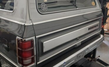 Dodge-Ramcharger-aw-100-4wd-1986-Silver-Red-30