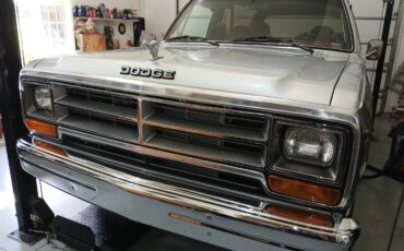 Dodge-Ramcharger-aw-100-4wd-1986-Silver-Red-31