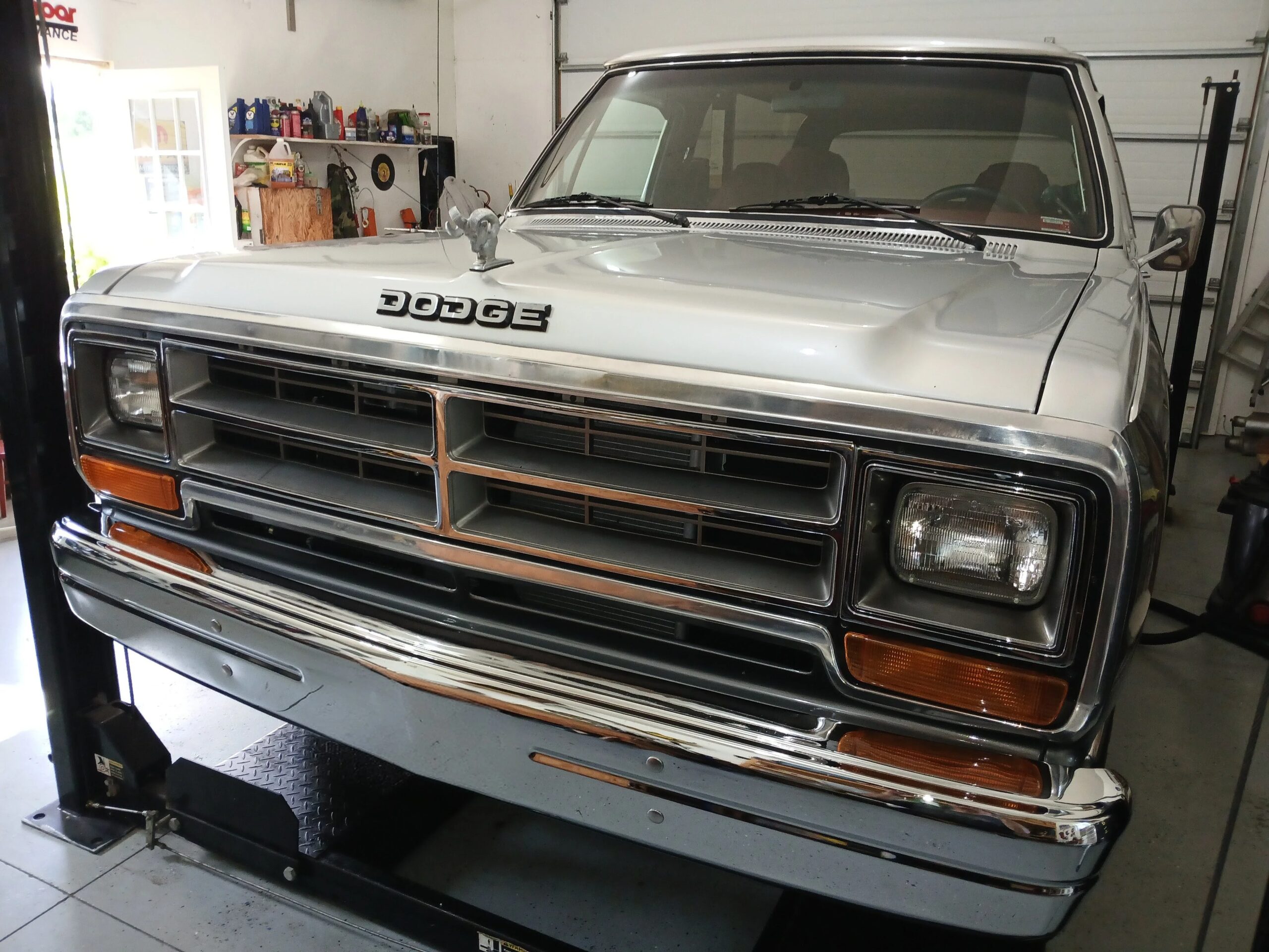 Dodge-Ramcharger-aw-100-4wd-1986-Silver-Red-31