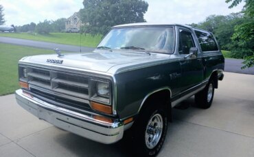 Dodge-Ramcharger-aw-100-4wd-1986-Silver-Red-32