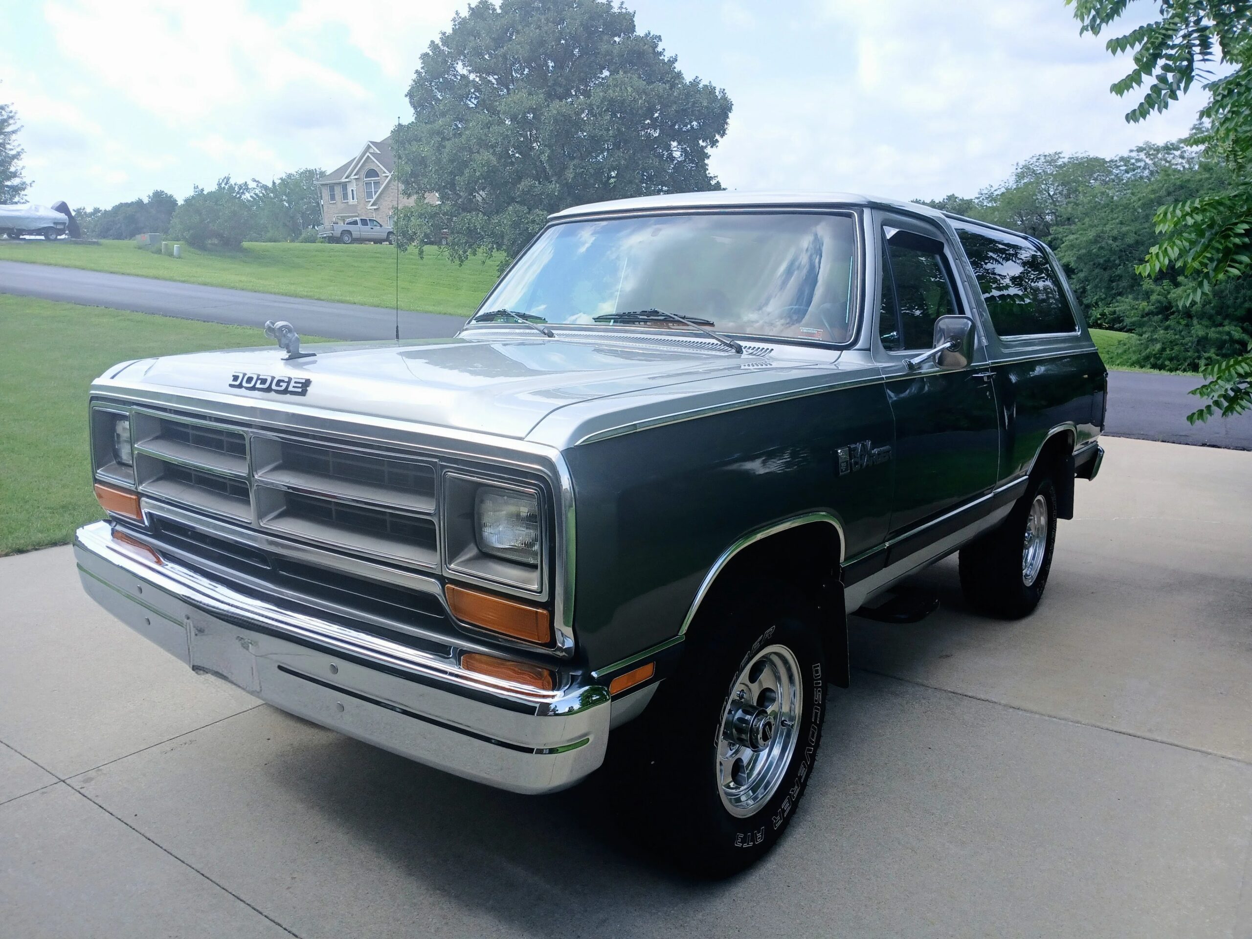 Dodge-Ramcharger-aw-100-4wd-1986-Silver-Red-32