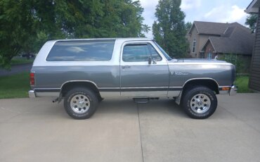 Dodge-Ramcharger-aw-100-4wd-1986-Silver-Red