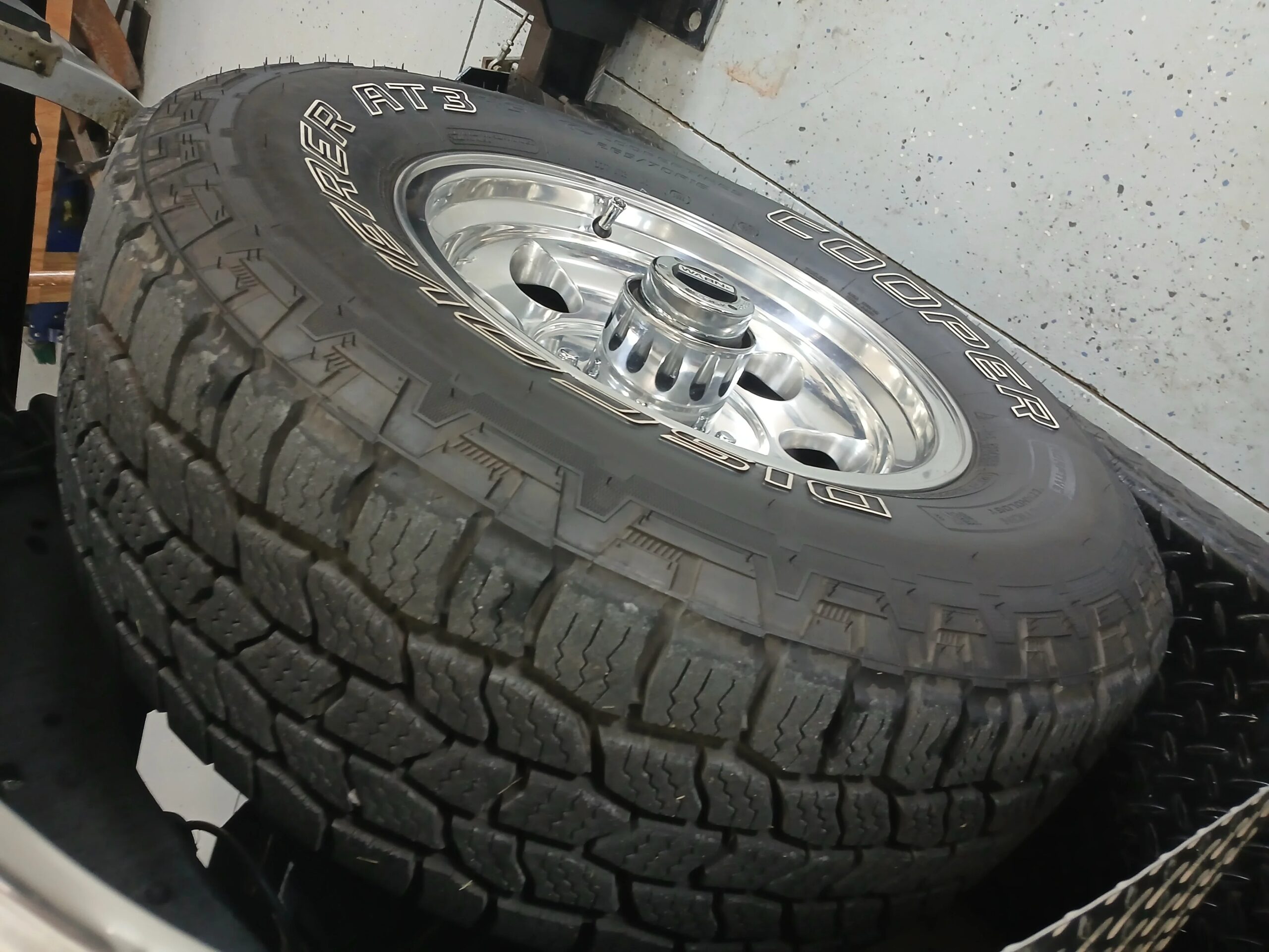 Dodge-Ramcharger-aw-100-4wd-1986-Silver-Red-4