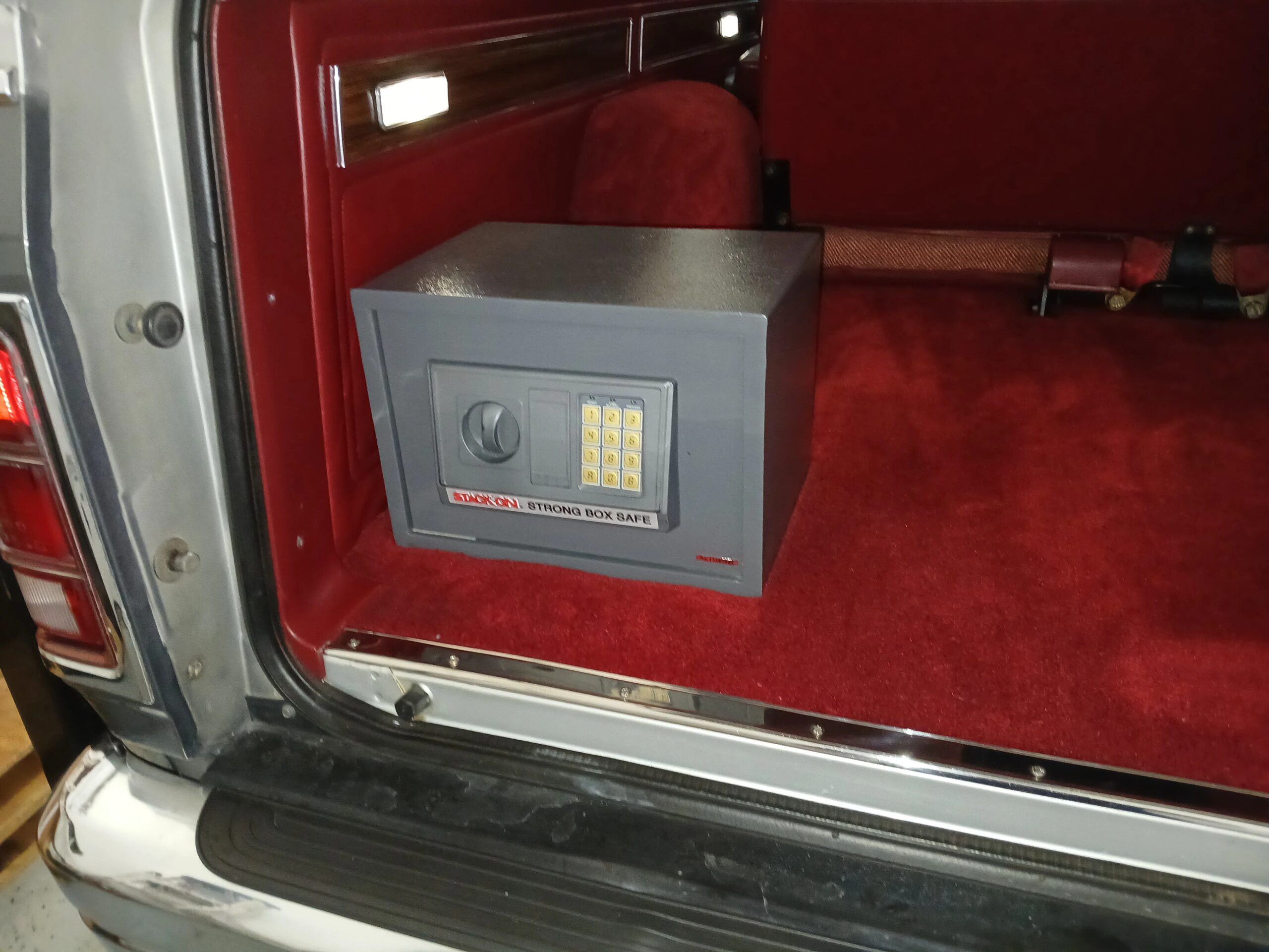 Dodge-Ramcharger-aw-100-4wd-1986-Silver-Red-7
