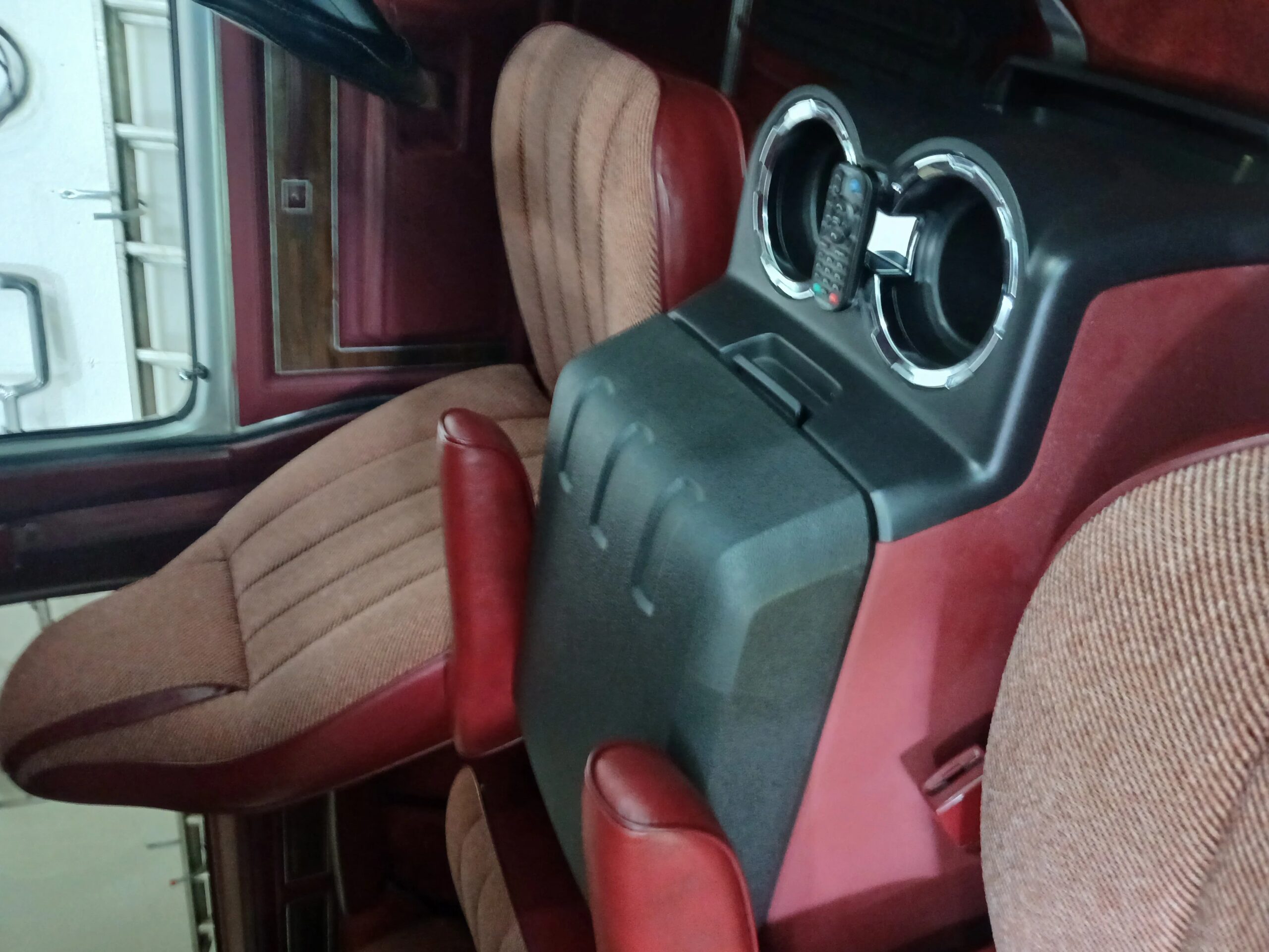 Dodge-Ramcharger-aw-100-4wd-1986-Silver-Red-9