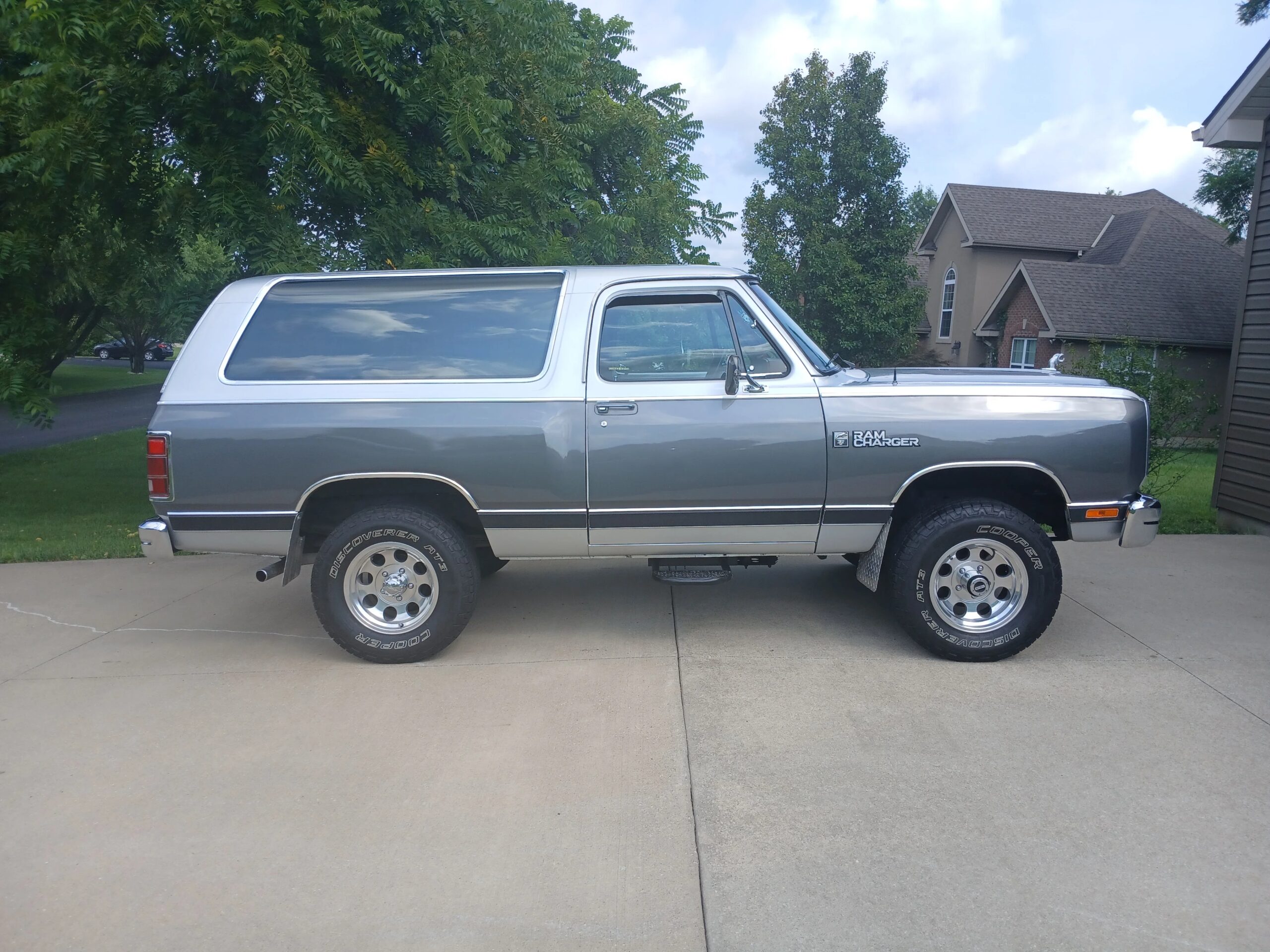 Dodge-Ramcharger-aw-100-4wd-1986-Silver-Red