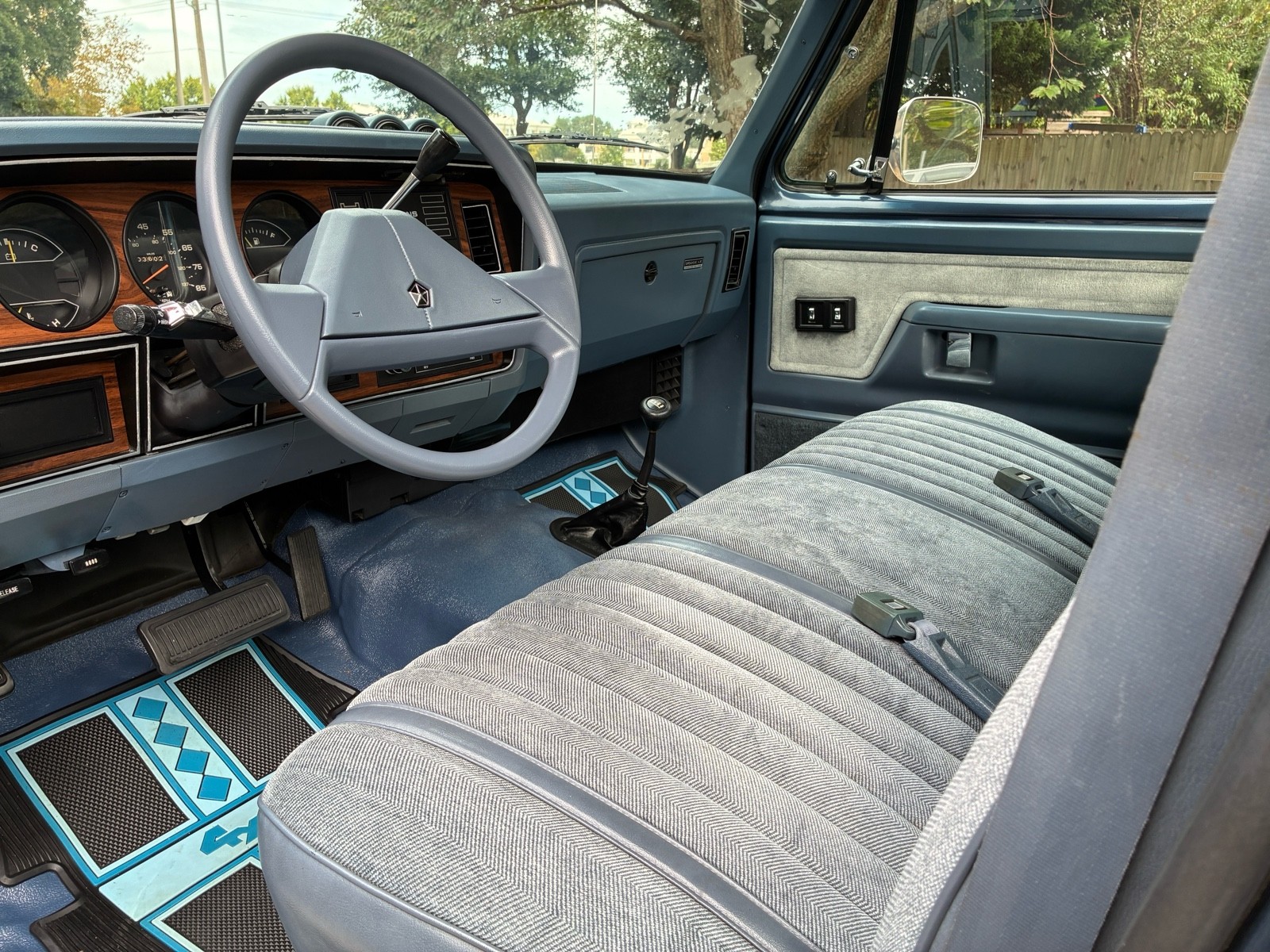 Dodge-W-Series-1989-5