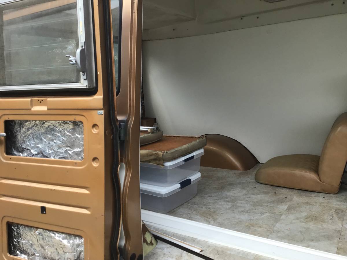 Dodge-a108-camper-van-1970-3